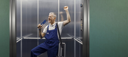Funny plumber singing in the elevator © stokkete