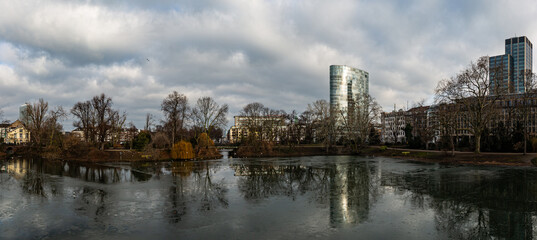 Naklejka premium Frozen lake and dramattic clouds