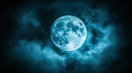 Obraz premium Mystical full moon behind dark clouds