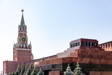 Obraz premium Spasskaya Tower of Moscow Kremlin against background of blue sky. Famous chimes are the main clock of Russia. Sights of Russia, a historical building, symbol of the country.