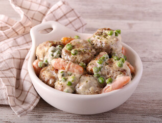 Meatballs with carrot and peas