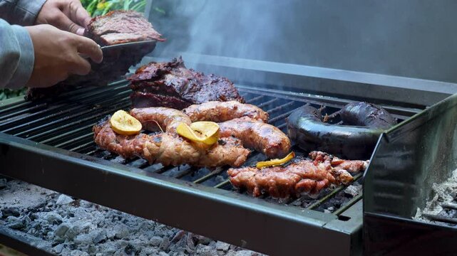asado argentino a la parrilla cortes de vac&iacute;o, morcilla y mollejas