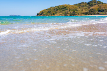 長崎 高浜海水浴場の透き通る海と白い砂浜