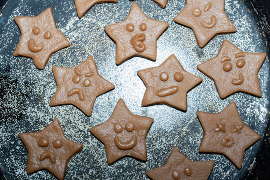 Creative star-shaped cookies with fun facial expressions