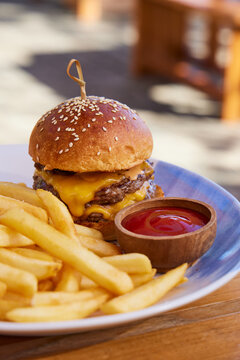 Doble meat cheeseburger and fries