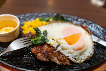 目玉焼きハンバーグ