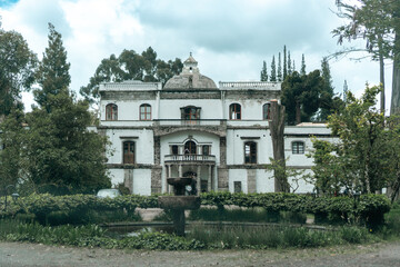 Obraz premium Spanish Hacienda Large home