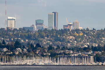 Fototapeta premium Massive marina and skyline of Seattle in the summer - Seattle, Washington, USA
