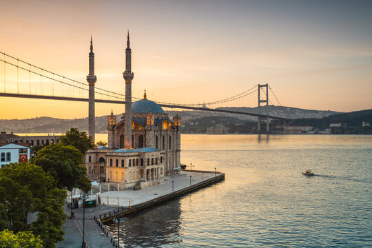 Ortakoy mosque on the bosphorus strait, Istanbul, Turkey