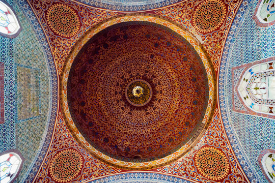 Ornate turkish ceiling, Topkapi Palace, Istanbul, Turkey