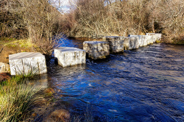 Piedras para vadear el rio Lozoya