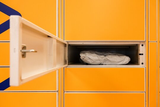 R&eacute;cup&eacute;rer un colis dans un point de retrait, avec tons plus contrast&eacute;s