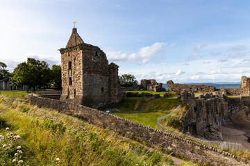 Fototapeta premium The ruins of St Andrews Cathedral overlook the sea, surrounded by ancient tombs and old stone walls. A peaceful, sacred place filled with religious history and timeless beauty. Endless architecture.