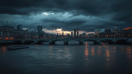 Naklejka premium Dark Clouds Over the City: A Glimpse of the Bridge and River, London at Dusk