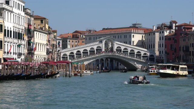 Canal grande and Ponte di Rialto in Venice, Italy
