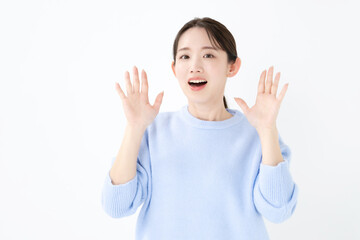 驚く女性
