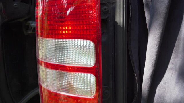 car taillight, fastening the taillight of a car, remounting and removing the headlight to replace the bulb