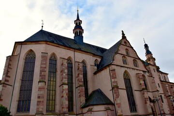 Fototapeta premium L’abside et la façade du transept nord t de l’Eglise des Jésuite à Molsheim en Alsace