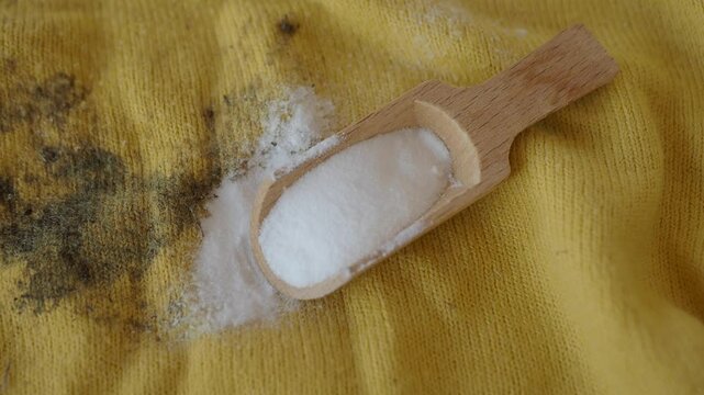 Tips for removing stains with baking soda on yellow fabric