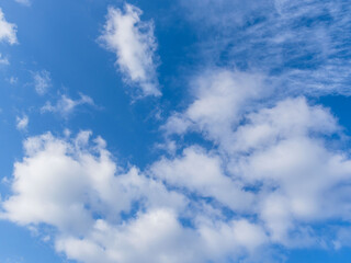 春の山から 青空と雲122