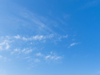 春の山から 青空と雲128
