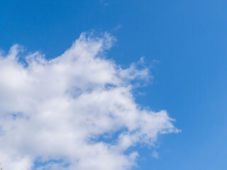 春の山から 青空と雲167