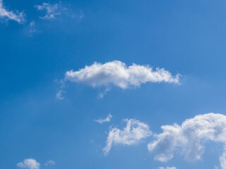 春の山から 青空と雲171