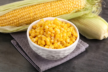 Canned sweet young corn grain