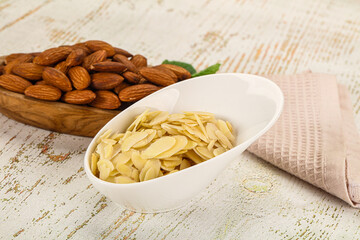 Sliced almond nut for culinary