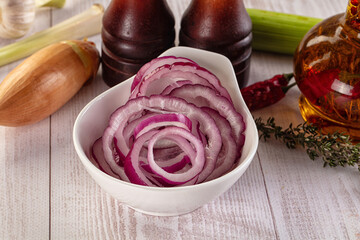 Sliced red onion rings heap