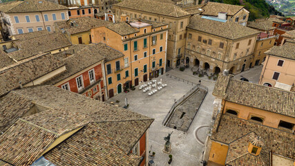 Fototapeta premium Aerial view of a square in an Italian town.