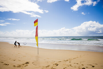 Wellen am Buddina Beach an der sunshine Coast in Australien