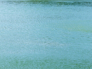 春風が湖水を吹き渡る01