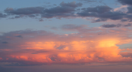 Fototapeta premium Fiery Sunset Sky: A Canvas of Orange and Purple Hues