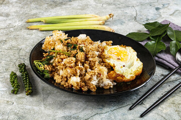 Rice with minced meat and basil