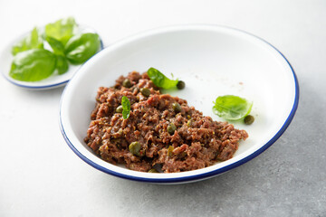 Venison steak tartare with capers