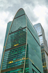 Fototapeta premium A tall building with many windows.