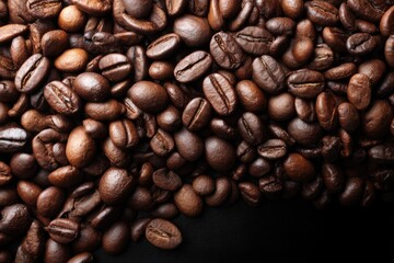 Obraz premium Textured backdrop featuring aromatic roasted coffee beans for a rich visual appeal.
