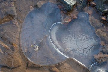 Eisfläche mit Strukturen