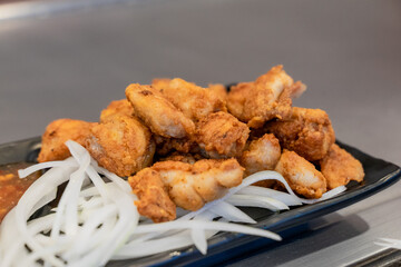 Golden-brown teppanyaki chicken thigh, seared to perfection and cut into bite-sized chunks. The surface is crisp and aromatic, while the inside remains juicy and tender. Cooked on a sizzling iron grid