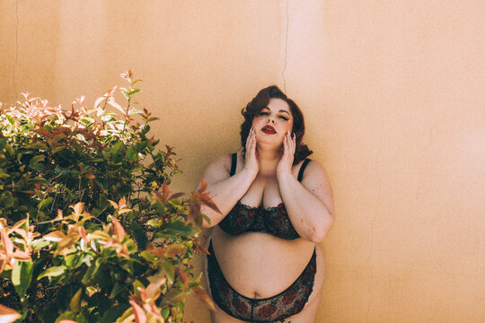 Plus size old Hollywood lingerie model outdoors