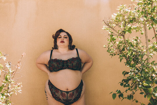 Plus size old Hollywood lingerie model outdoors