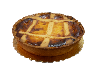 PNG format image of the classic Neapolitan pastiera, a typical dessert of the Neapolitan tradition. The pastiera is presented in a clean way, ideal for graphic and commercial uses thanks to the transp