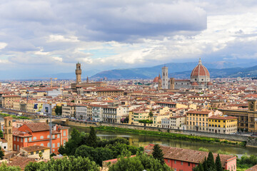 Obraz premium A Florence Firenze city in Italy Toscana view with a river running through it