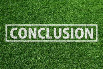 芝生の上に書かれたCONCLUSIONの文字