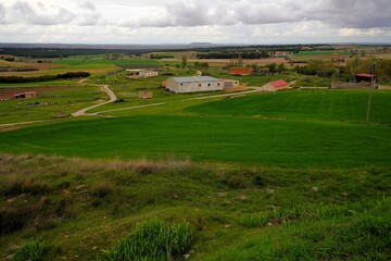 Obraz premium Campos, fincas de la localidad de Valdezate es un municipio y localidad de España, en la provincia de Burgos.