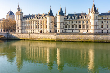 Fototapeta premium Conciergerie palace at Seine river in Paris, France