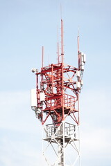 Wieża transmisyjna, nadajnik