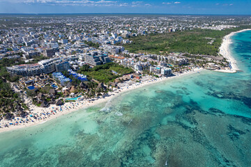 Obraz premium Aerial View of Playa del Carmen and the Turquoise Caribbean Sea