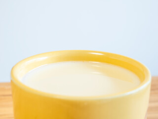 ミルク。豆乳。牛乳。マグカップ。健康志向。